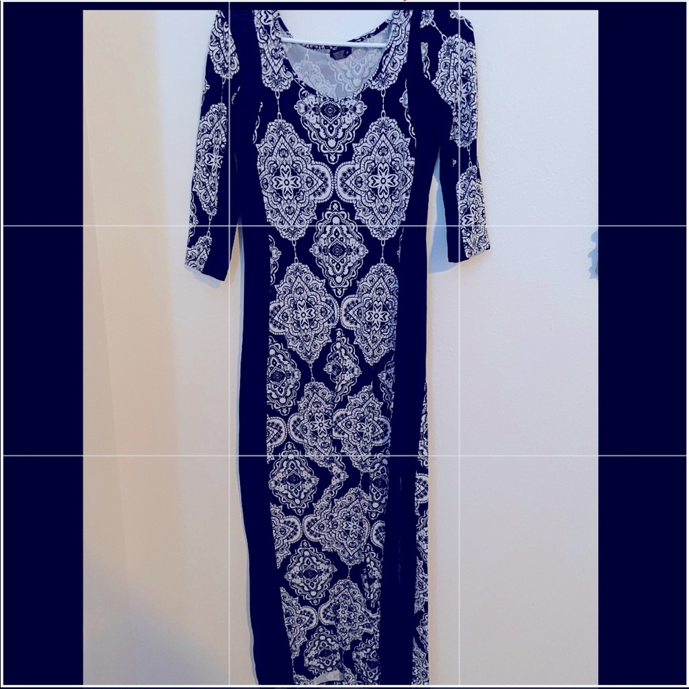 Long stretch black and white Moroccan print dress